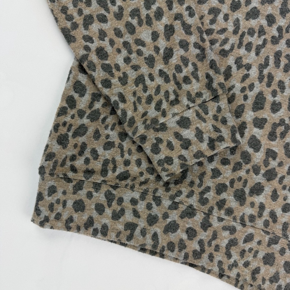 SUNDRY Grey Leopard Print Women's Pullover Top Size 2 Medium (Like New) - Picture 5 of 12